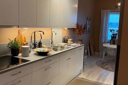 Room w. Private Bath near Chalmers