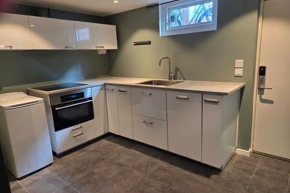 Nyrenoverad möblerad 2:a i Tuve