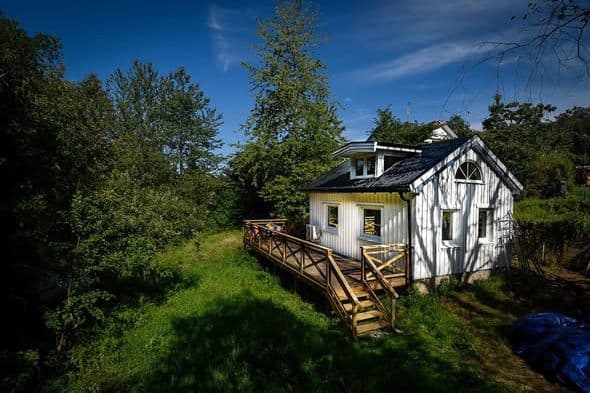 Romantiskt hus med loft i Angered